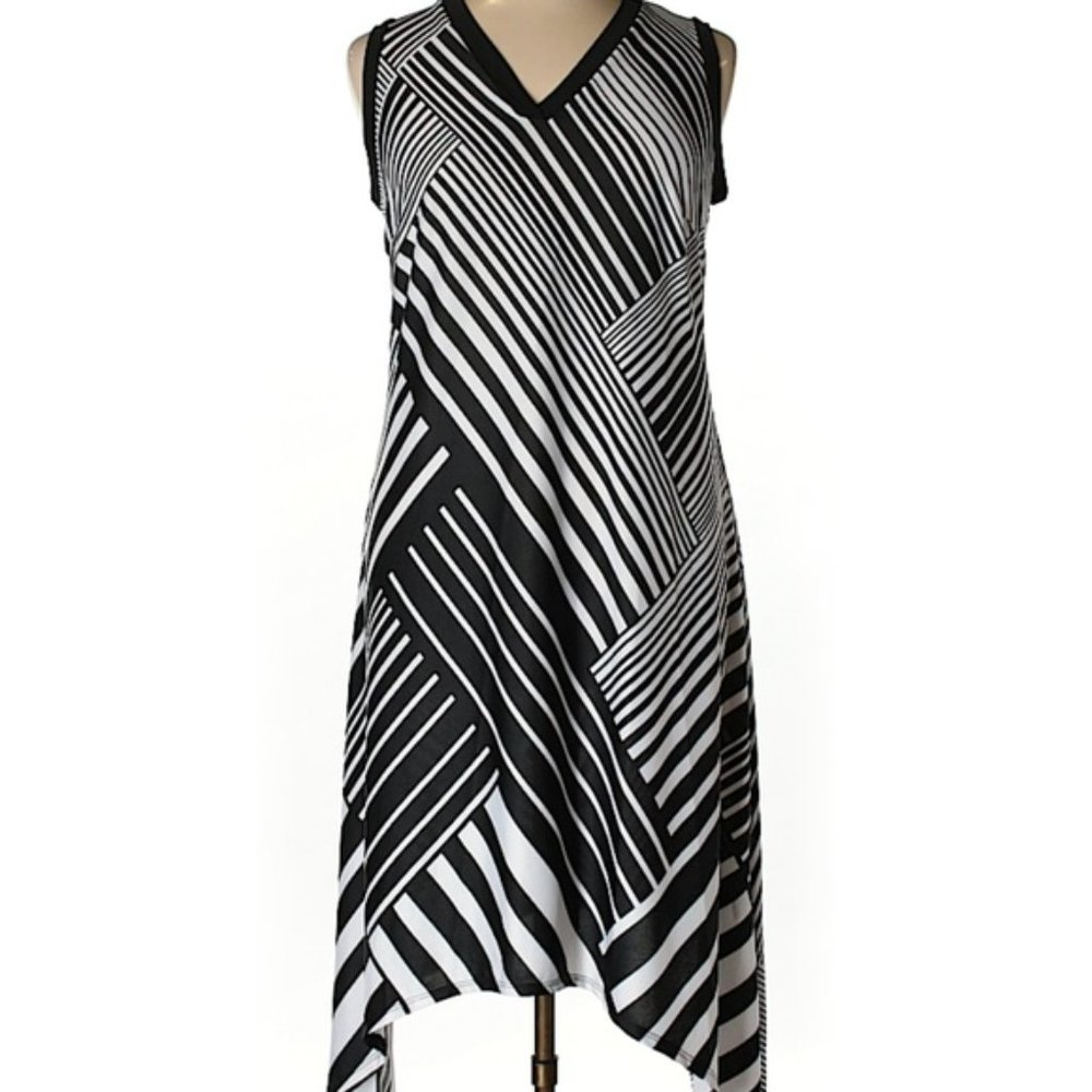 Avenue Geometric Black & White Striped Sleeveless Tunic Dress size 14/16